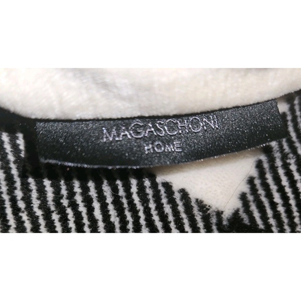 Skull Throw Pillow Black Cream Knit Halloween Novelty Decor‎ - Picture 2 of 2